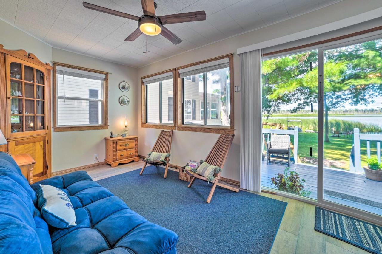 East Tawas Lakefront Getaway With Kayaks And Deck Bagian luar foto