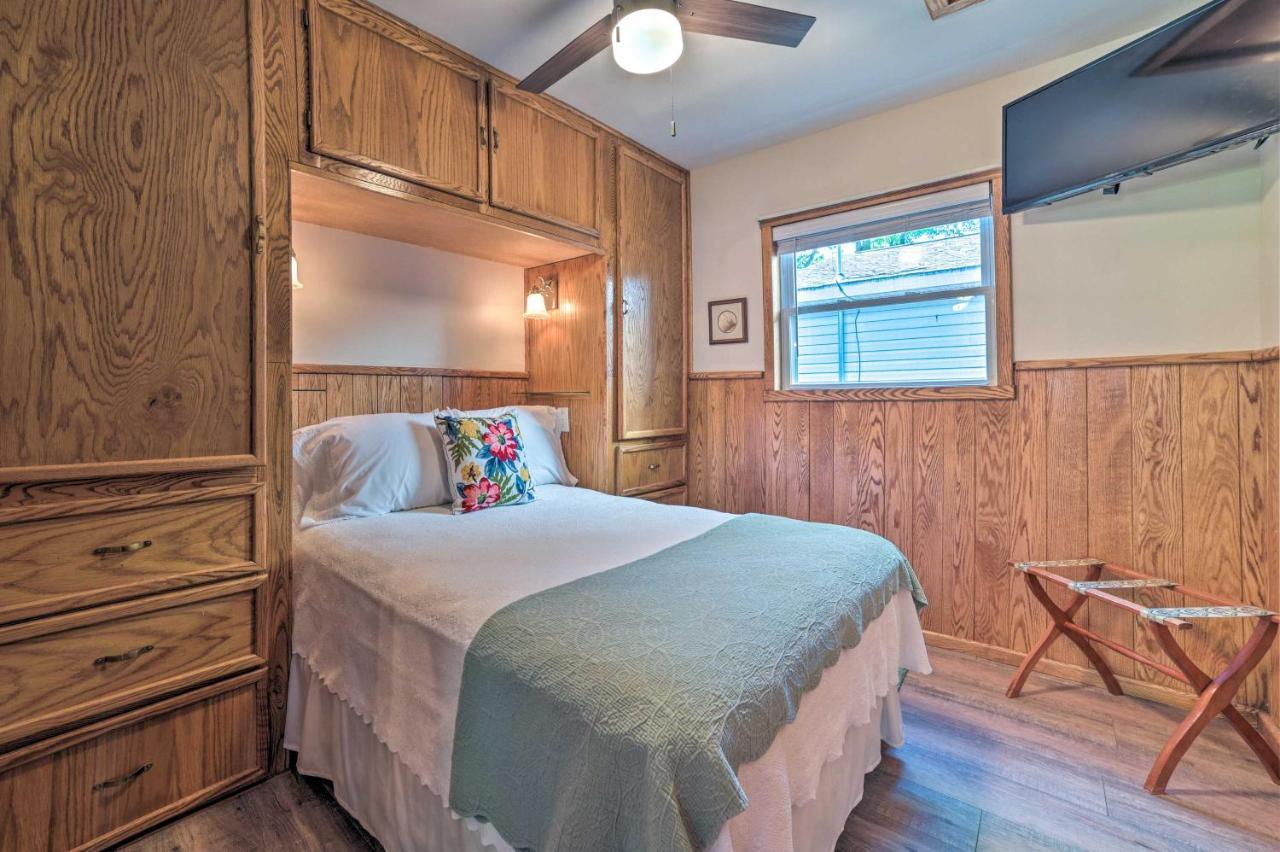 East Tawas Lakefront Getaway With Kayaks And Deck Bagian luar foto
