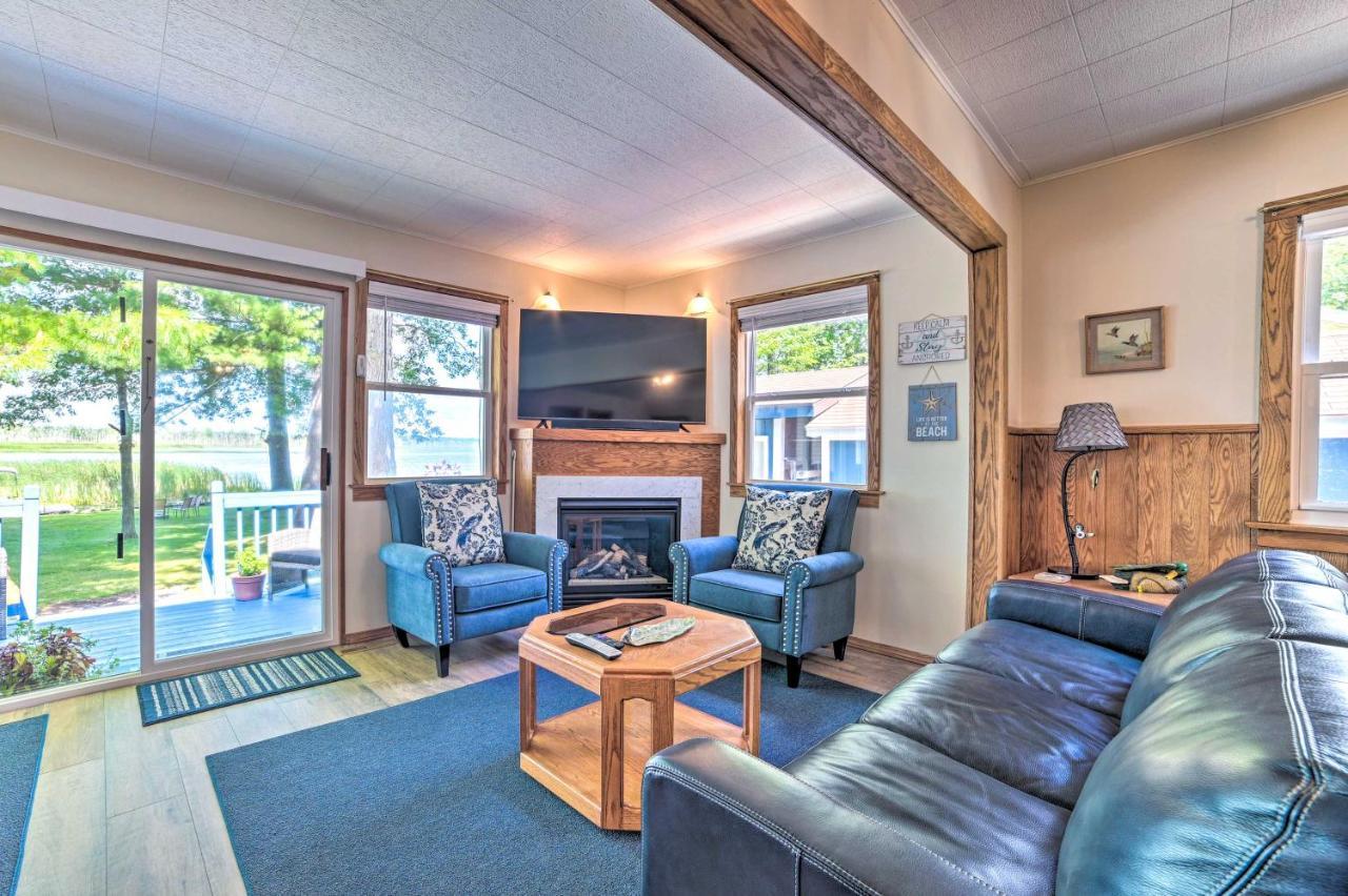 East Tawas Lakefront Getaway With Kayaks And Deck Bagian luar foto
