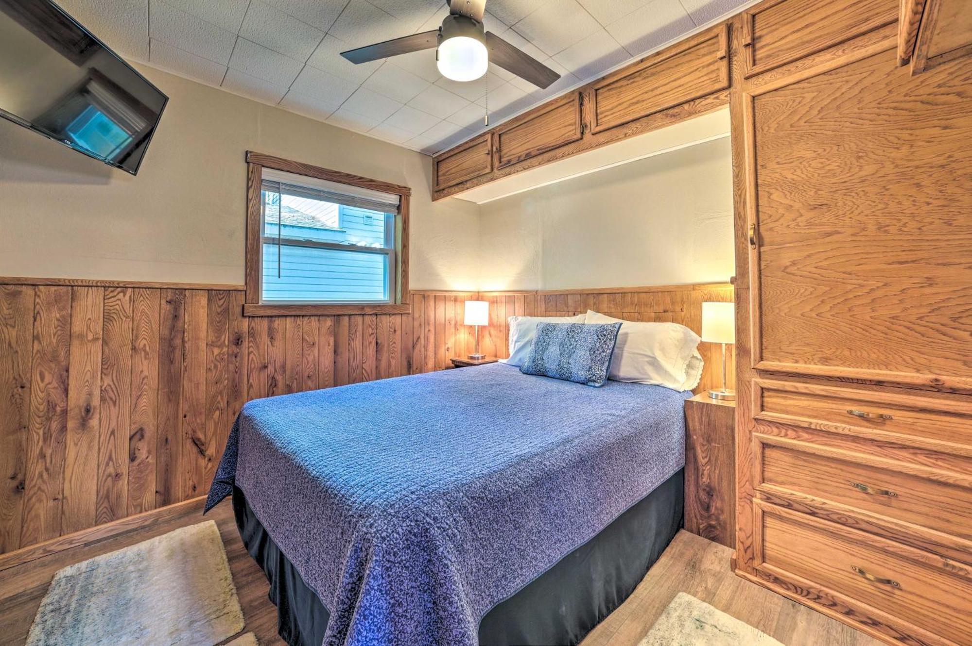 East Tawas Lakefront Getaway With Kayaks And Deck Bagian luar foto