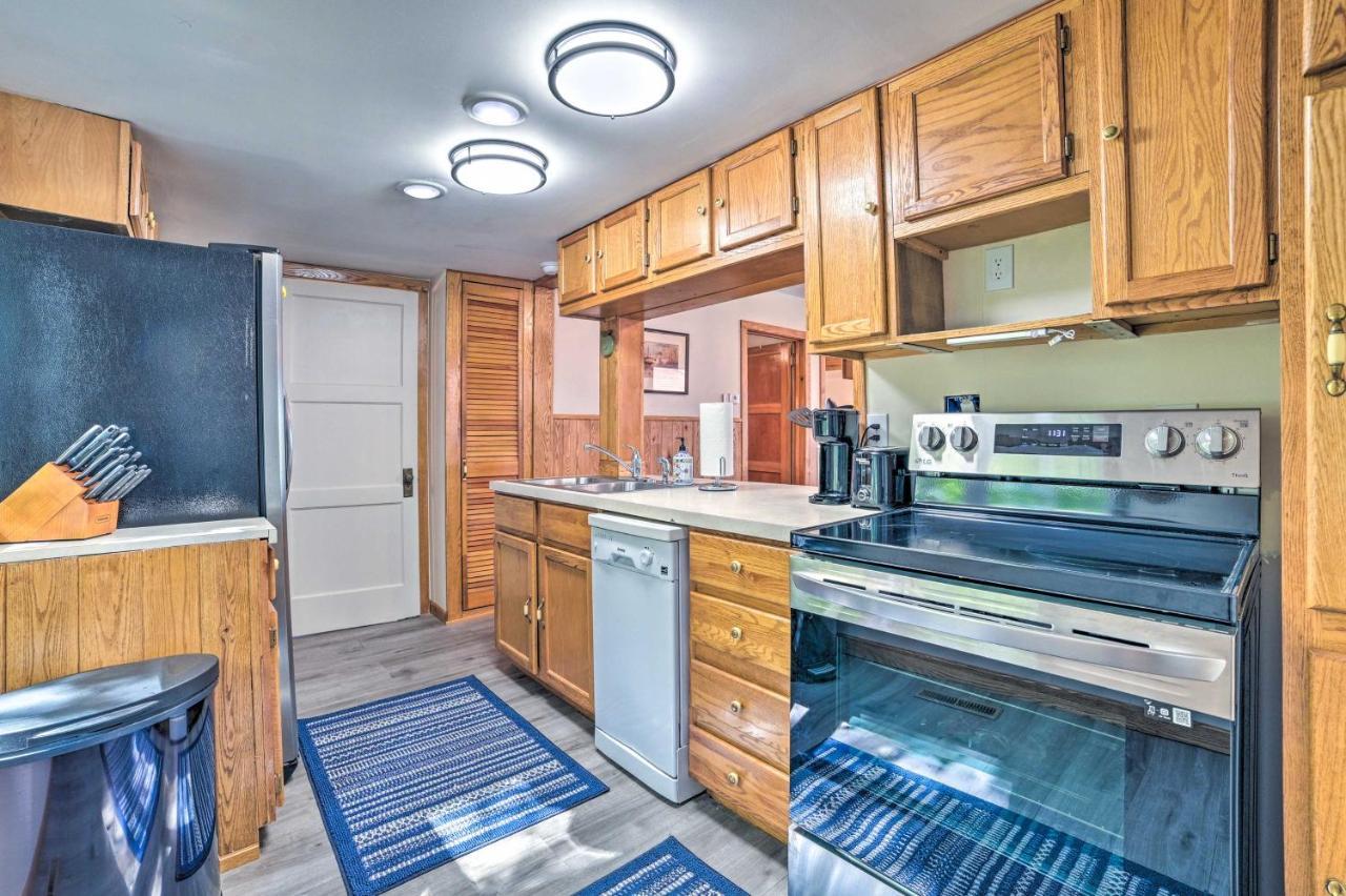 East Tawas Lakefront Getaway With Kayaks And Deck Bagian luar foto