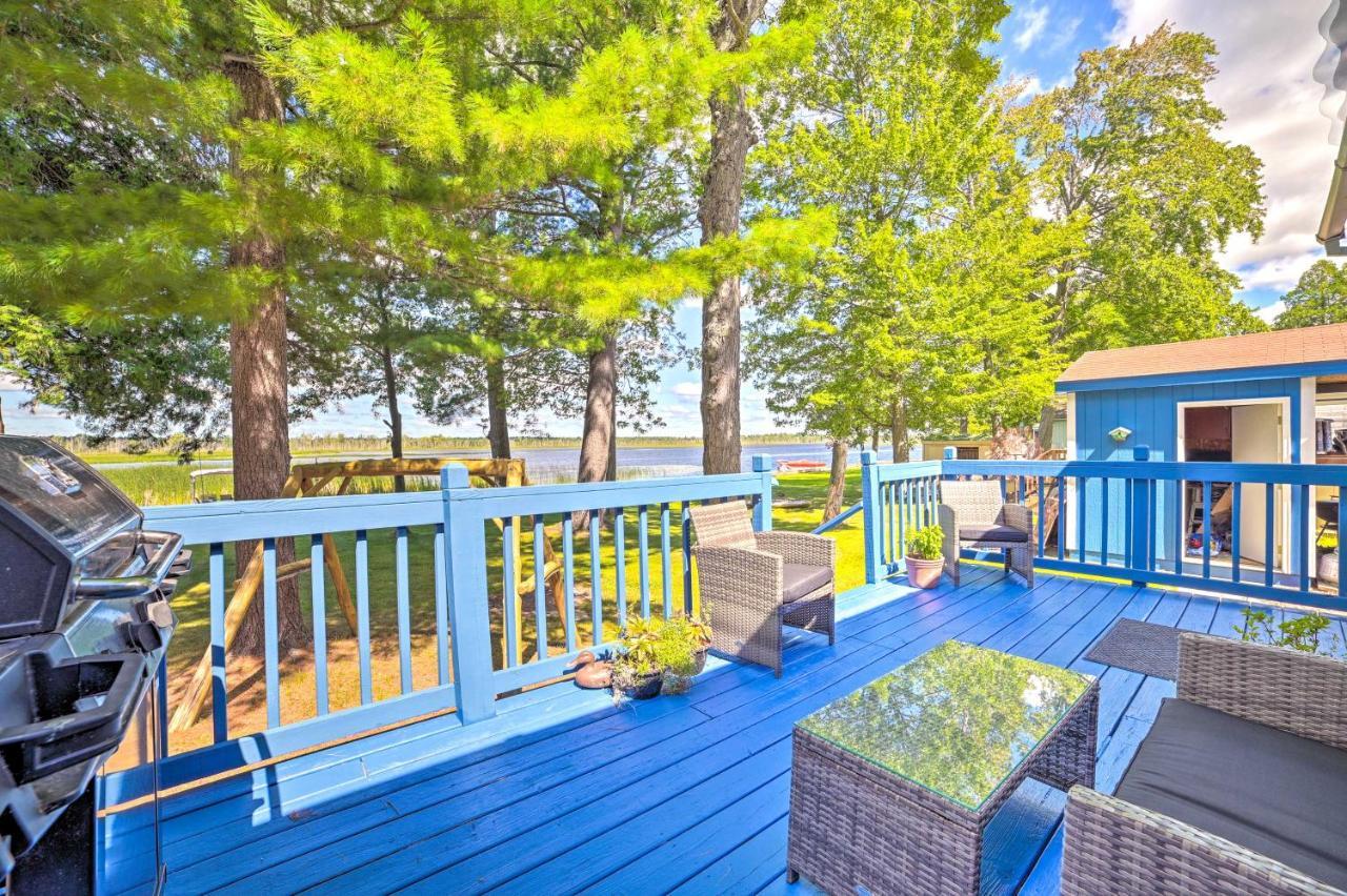 East Tawas Lakefront Getaway With Kayaks And Deck Bagian luar foto