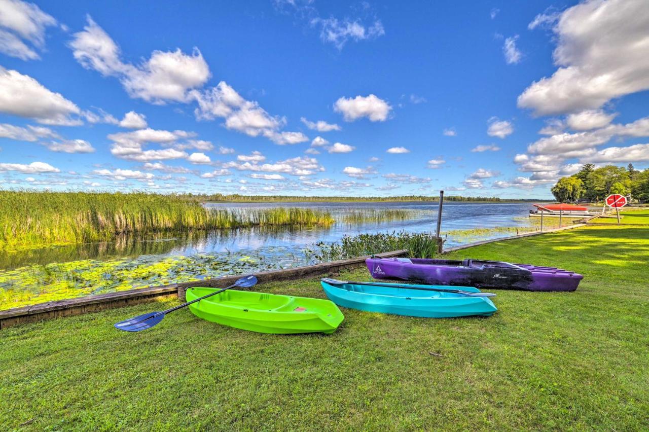 East Tawas Lakefront Getaway With Kayaks And Deck Bagian luar foto
