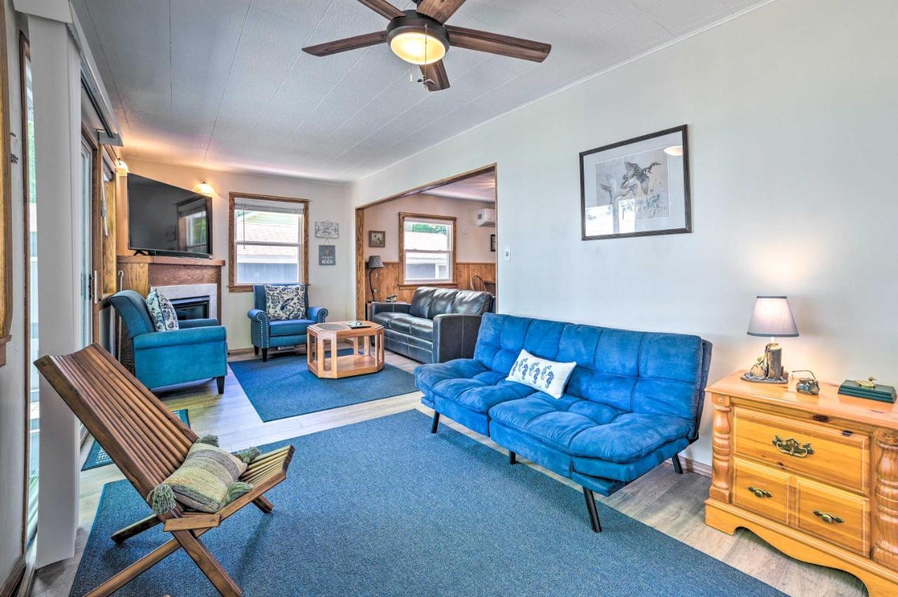 East Tawas Lakefront Getaway With Kayaks And Deck Bagian luar foto