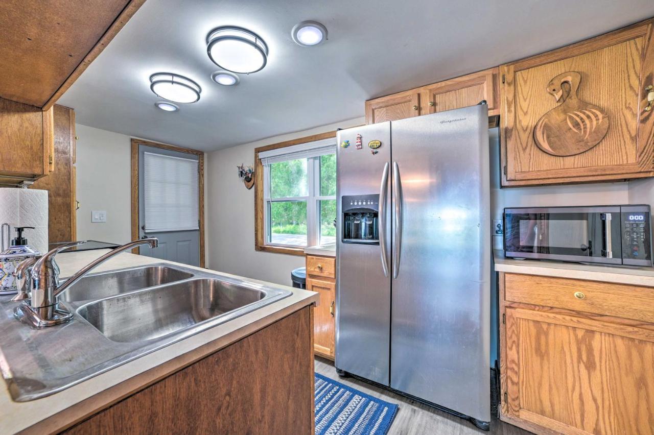East Tawas Lakefront Getaway With Kayaks And Deck Bagian luar foto