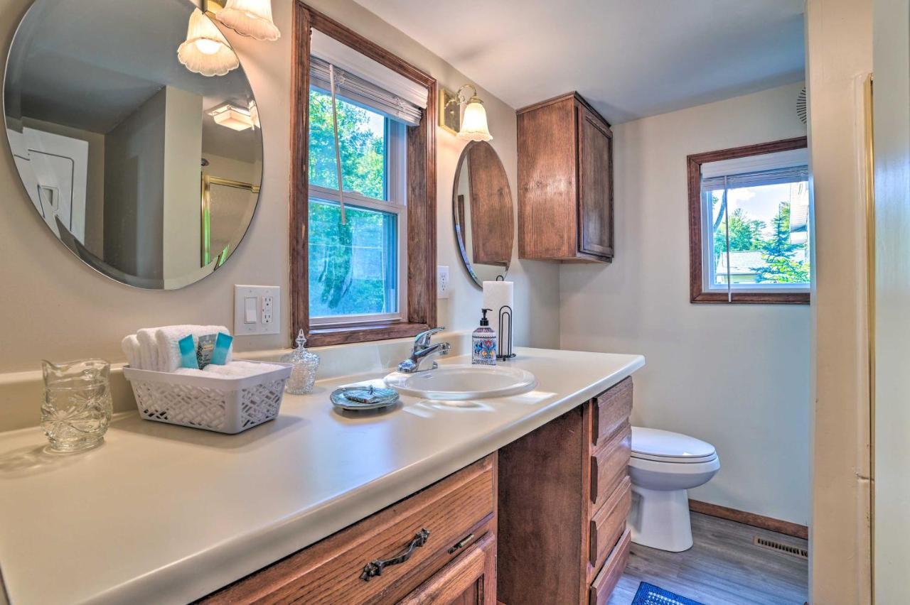 East Tawas Lakefront Getaway With Kayaks And Deck Bagian luar foto