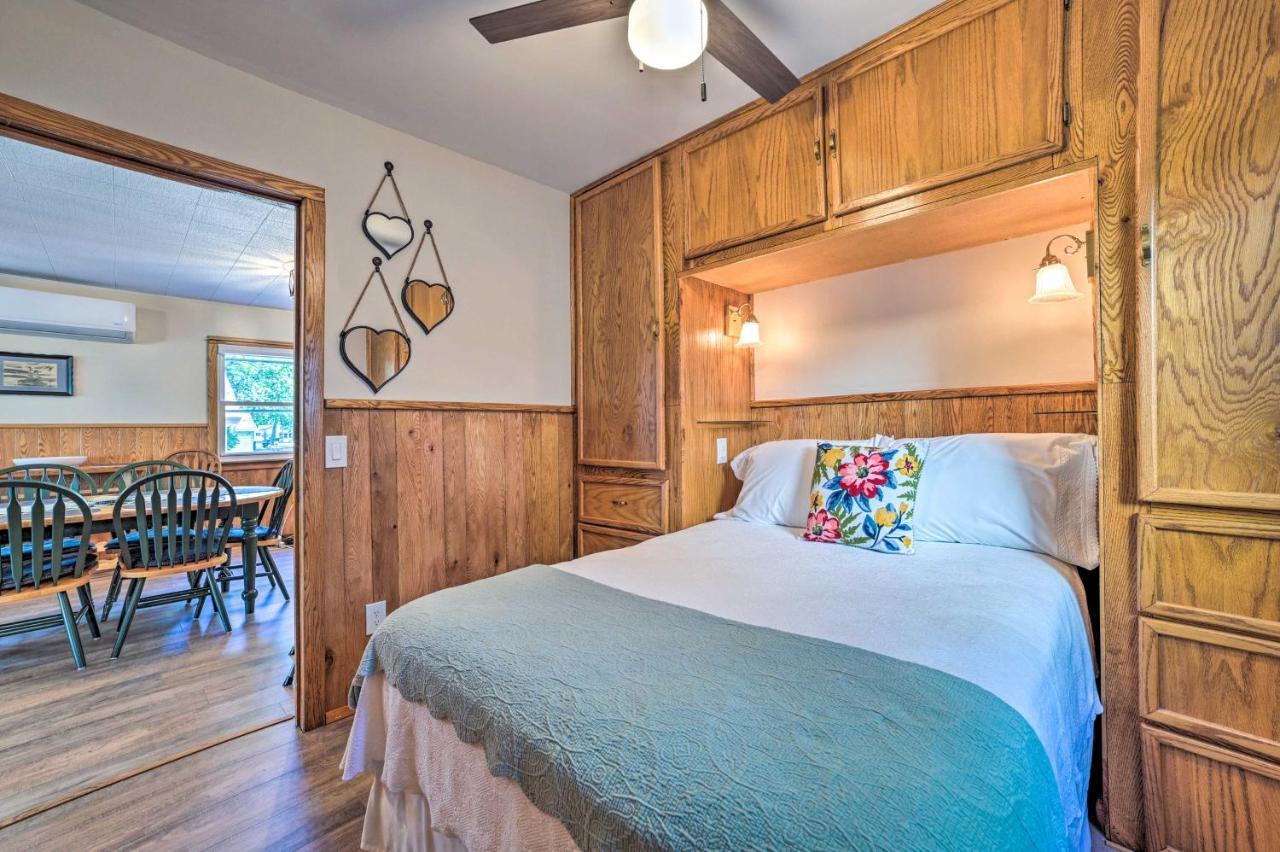 East Tawas Lakefront Getaway With Kayaks And Deck Bagian luar foto